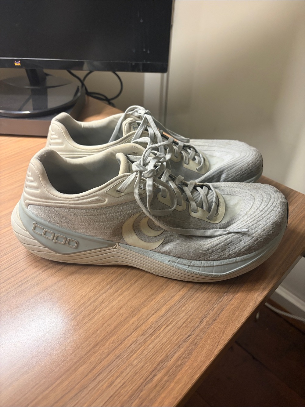 Topo Neutral Gray Men's Athletic Running Shoes